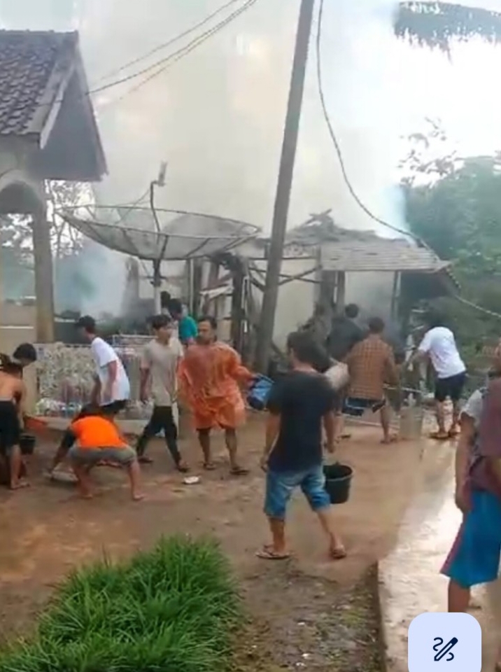Rumah & Warung Sembako Warga Cirejang Cisompet di Lalap Si Jago Merah, Satu Orang Alami Luka Bakar