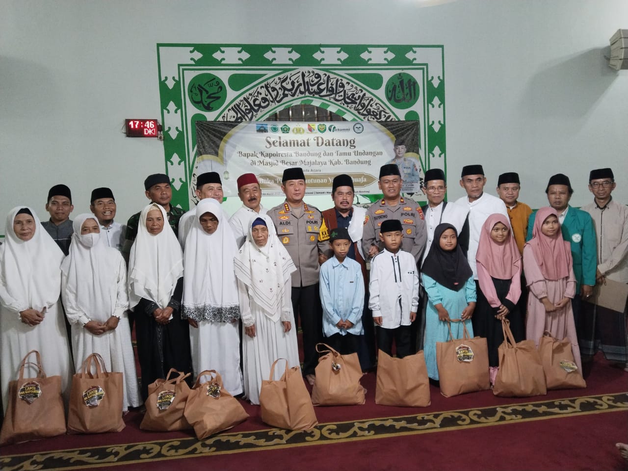 Kebaikan di Bulan Ramadhan Kapolresta Bandung Gelar Buka Puasa dan Santuni Yatim Dhuafa Untuk Perkuat Silaturahmi