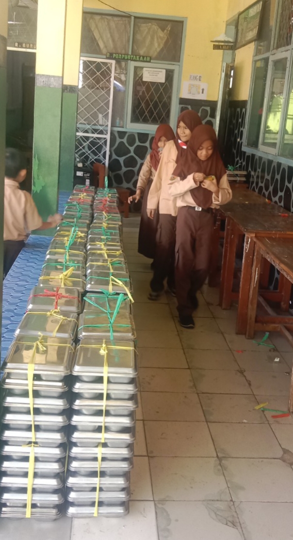 Pengiriman MBG di SDN 02 Rancaekek Telat Datang & Tidak Sesuai Jumlah Siswa. Sebagian Siswa Harus Gigit Jari
