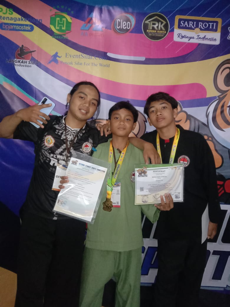 Krisna Fajar Gemilang Putra Asal Ciparay Raih Juara 1 Kategori Tanding Pra Remaja Putra di Kejuaraan Pencak Silat Nasional