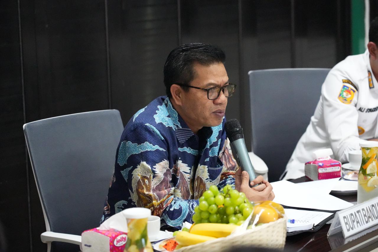 Perkuat Ketahanan Pangan, Pemkab Bandung Lindungi 42.900 Petani Lewat BPJS Ketenagakerjaan